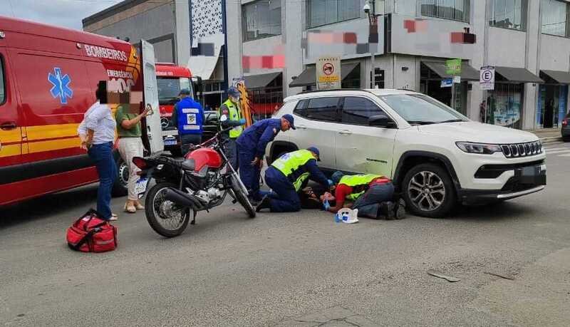 Bombeiros atendem acidente de trânsito no Centro de Canoinhas