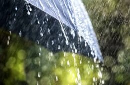 guarda chuva em dia de chuva