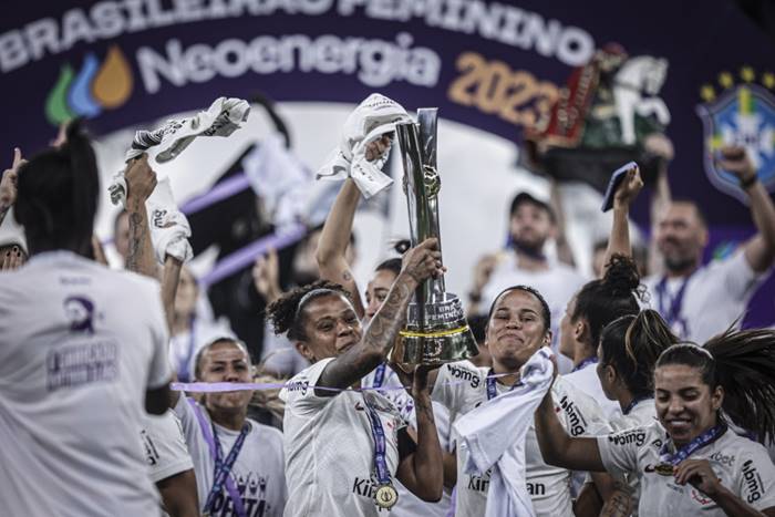 Em despedida de Arthur Elias, Corinthians é pentacampeão